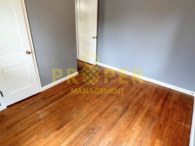 Building Photo - 3 bedrooms 1 bathroom house for rent