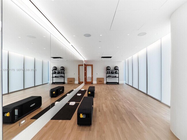 Building Photo - 175 SE 25th Rd