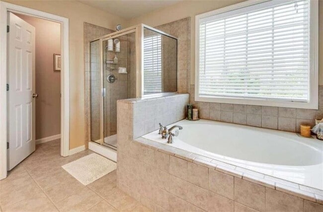 Building Photo - 4217 Brentwood Dr
