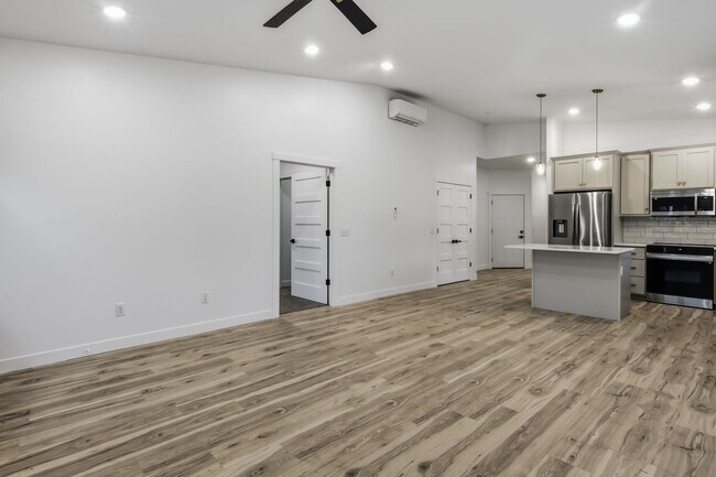 Building Photo - 1717 Whitetail Way