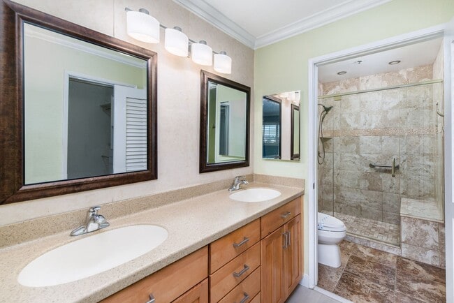 Building Photo - Beautiful Bankers Hill 2 bedroom condo