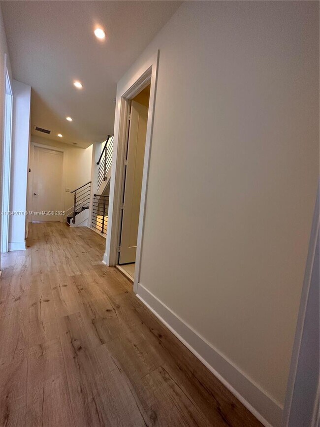 Building Photo - 6334 NW 104th Path