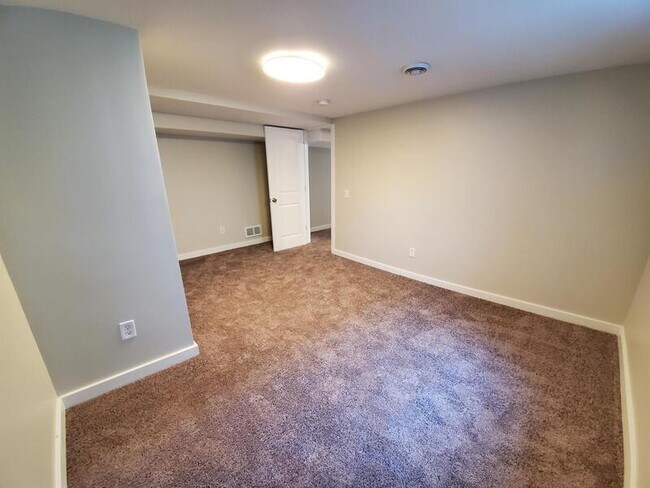 Building Photo - 5713 Xerxes Ave S