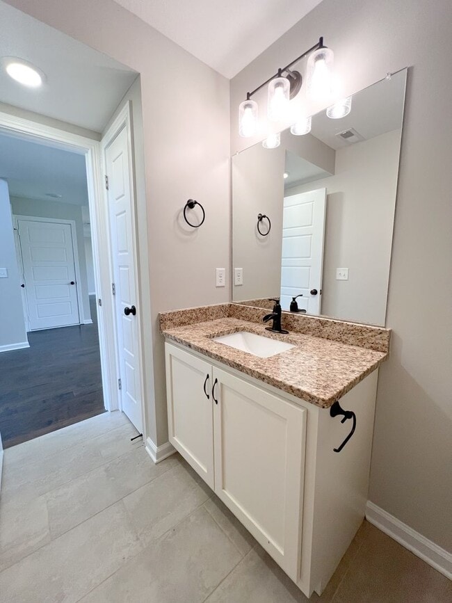 Building Photo - Must See-Stunning 5-Bedroom Home in 37043!!