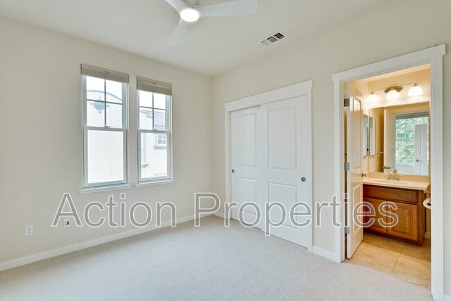 Building Photo - 291 Geary Way