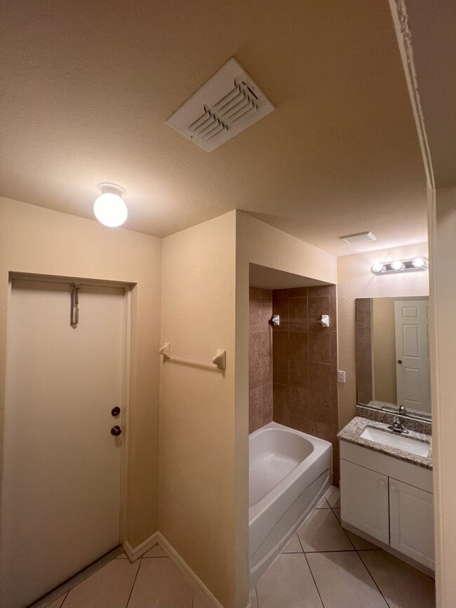 Building Photo - Lovely Home In SW Cape Coral