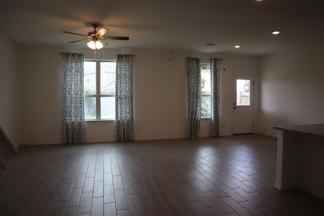 Building Photo - 5806 Aurora Grns Ln