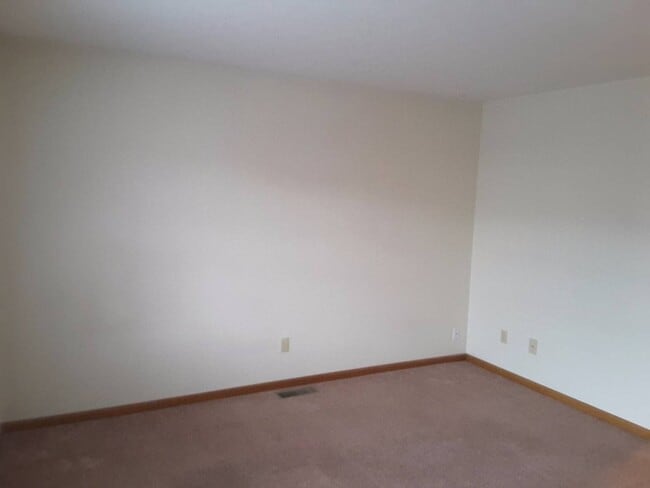 Building Photo - 205 Stonewall Ct