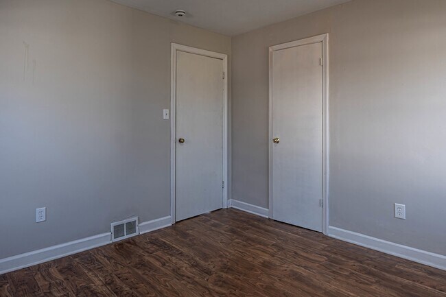 Building Photo - 112 Dawn Ave