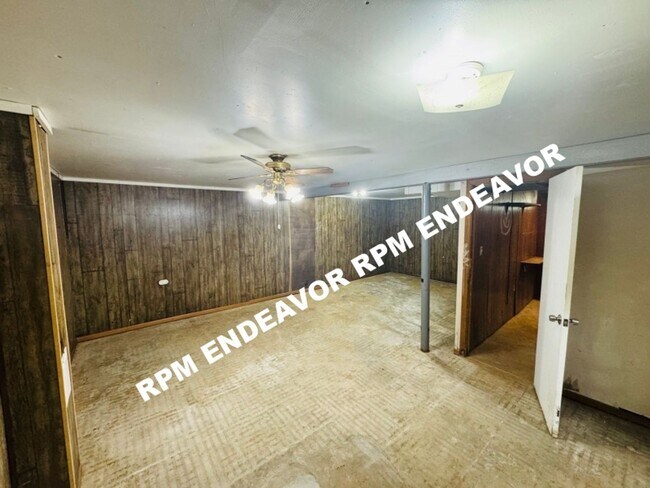 Building Photo - 4 Bed | 2 Bath | Pet Friendly | Spacious ,Fenced in Yard!
