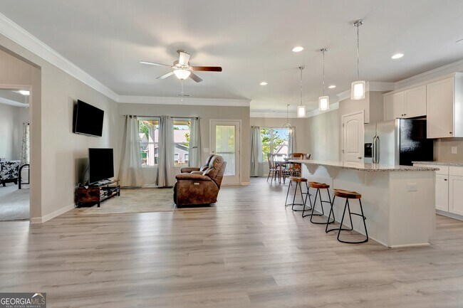 Building Photo - 10 Vintage Ave