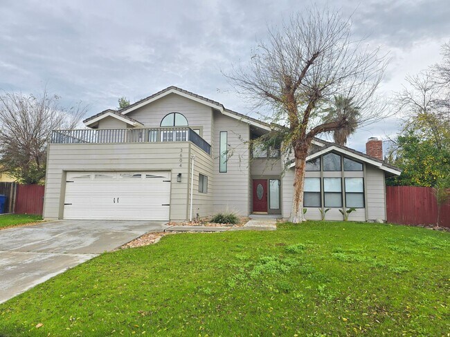 Building Photo - Pool Home – 3 Bed | 3 Bath | 1,625 Sq Ft