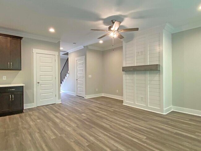 Building Photo - 166 Sango Dr