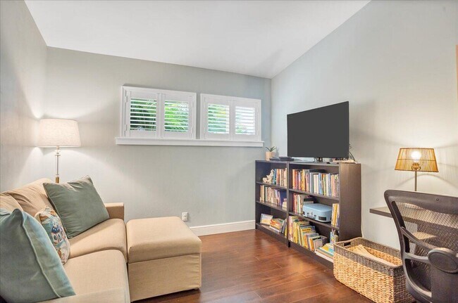 Building Photo - 1110 SW 15th St