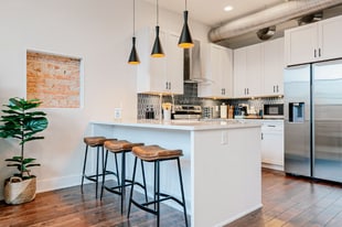 Building Photo - 122 College St