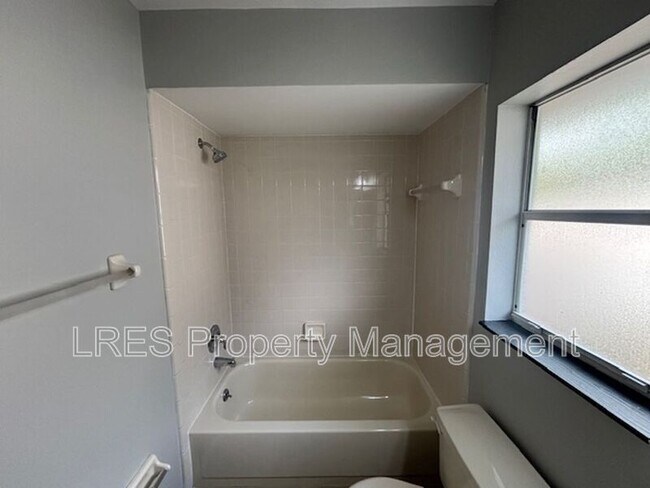 Building Photo - 1004 Stout Ct