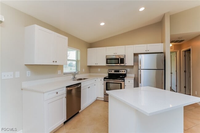 Building Photo - 1405 SW 13th Terrace