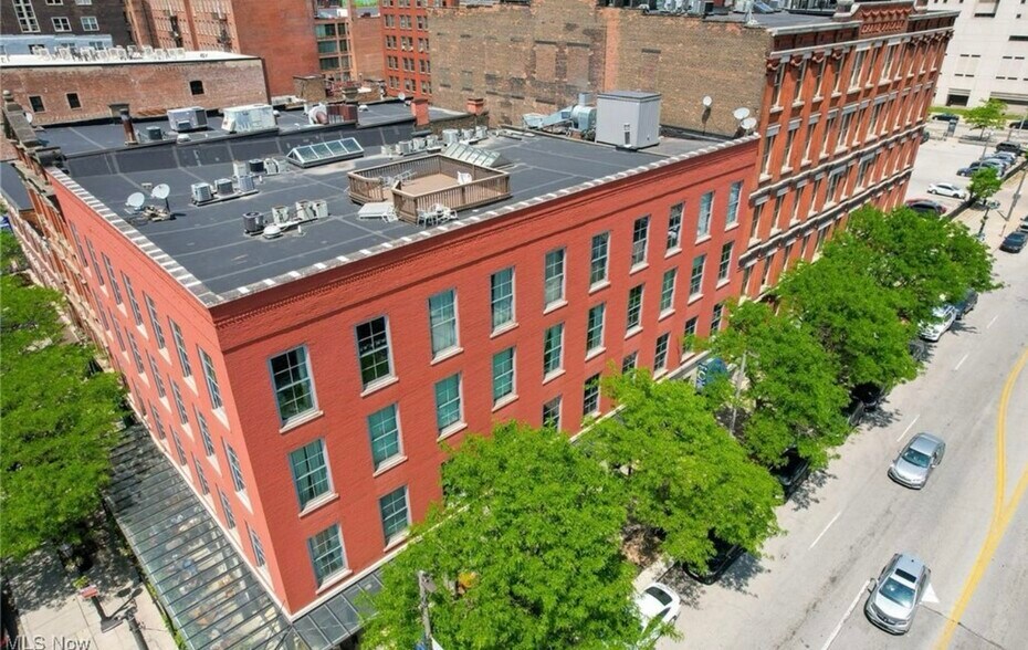 Building Photo - 408 W Saint Clair Ave