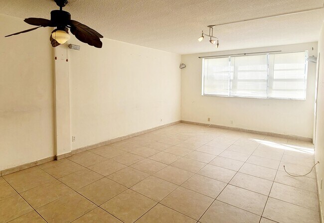 Building Photo - 1333 E Hallandale Beach Blvd