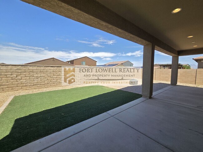 Building Photo - Modern 3 Bed / 2 Bath Home with Open Floor...