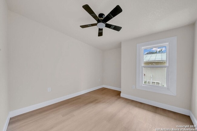 Building Photo - 530 E Carson St