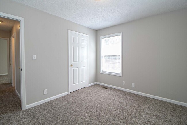 Building Photo - 233 Waterford Dr