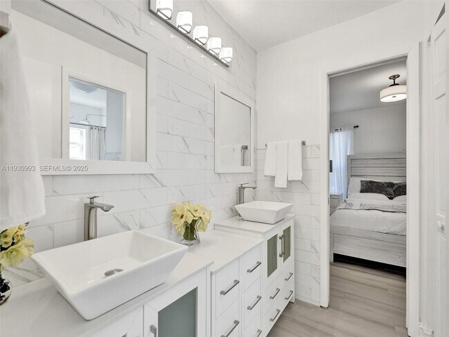 Building Photo - 4310 NW 63rd Ave