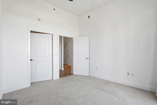 Building Photo - 520 John Carlyle St