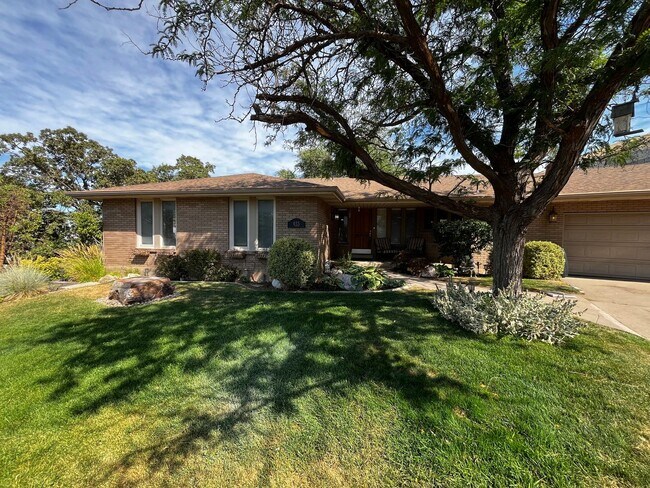 Building Photo - Beautiful 5 Bedroom/4 Bathroom in Bountiful