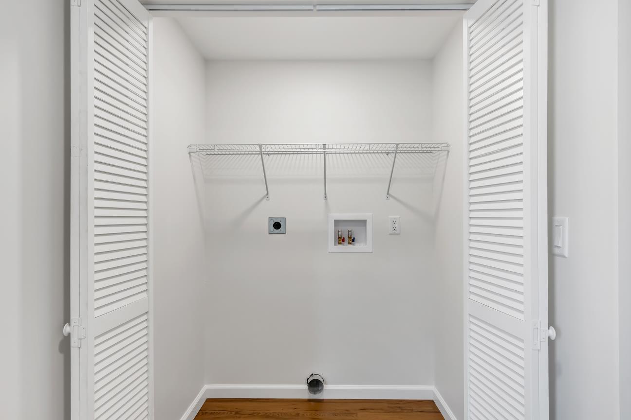 Building Photo - 309 Burnside St