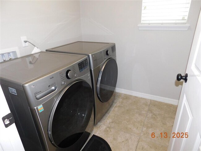Building Photo - 3199 Turret Dr