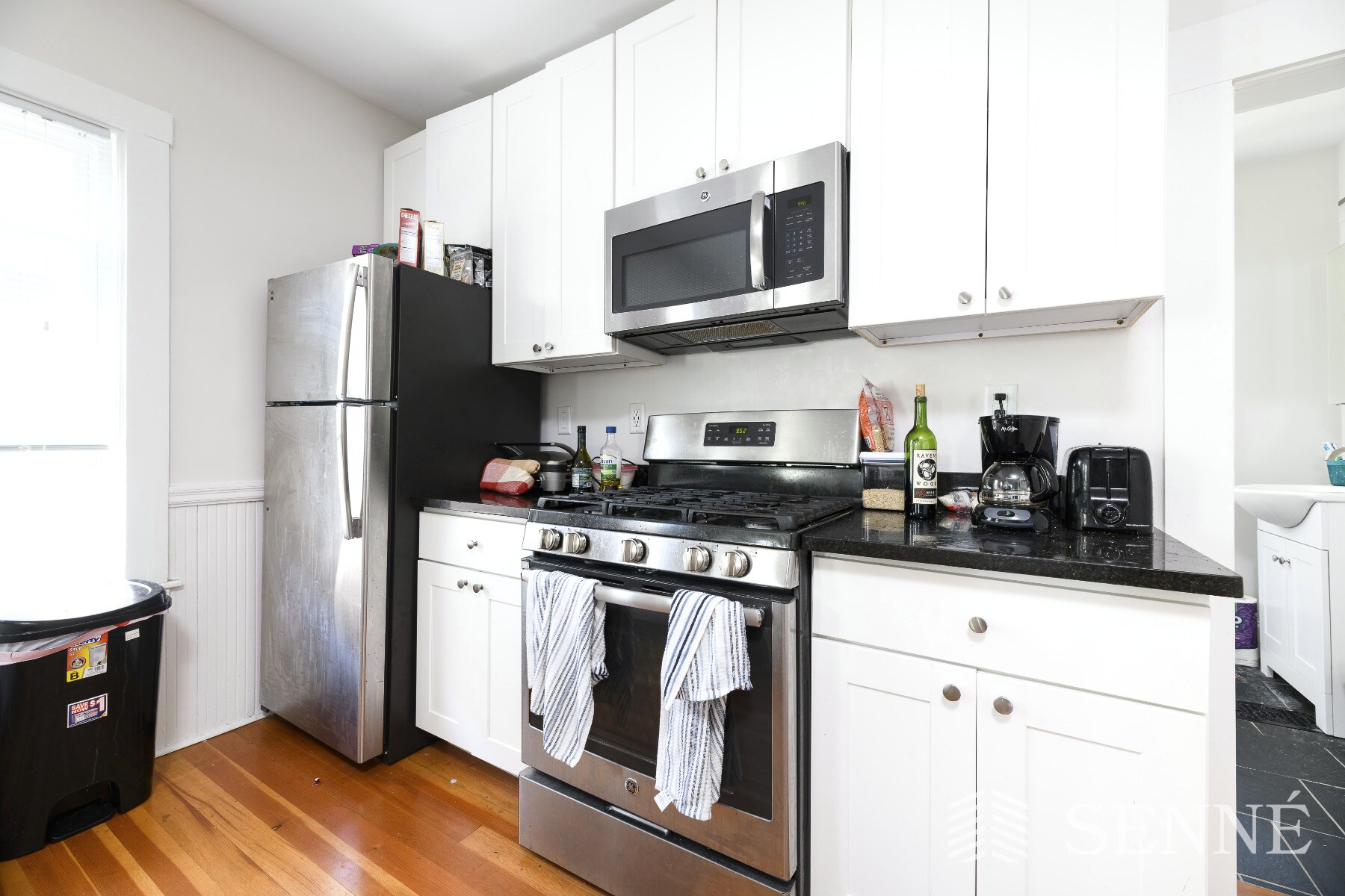 Building Photo - 37 Magoun St