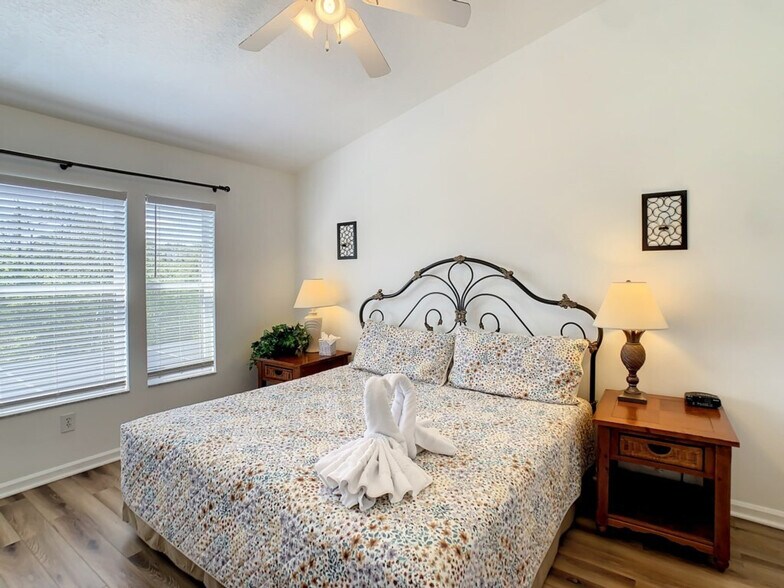 Building Photo - 2356 Silver Palm Dr