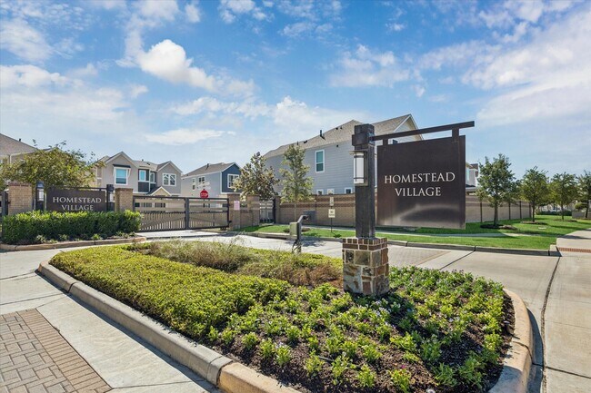 Building Photo - 9804 Rugged Oaks Dr