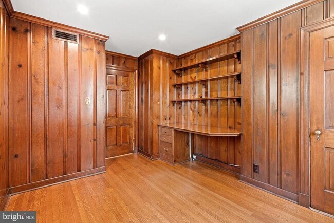 Building Photo - 6045 Edgewood Terrace