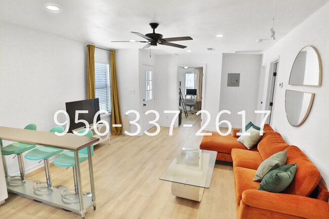 Building Photo - 807 Dreiss St