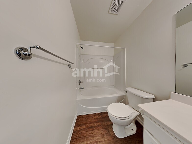 Building Photo - 1315 Emory Ln NW