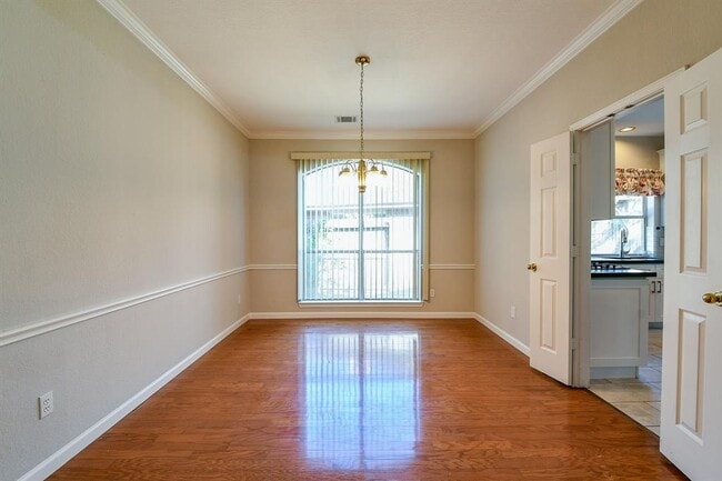 Building Photo - 18035 Somerset Knolls Ct