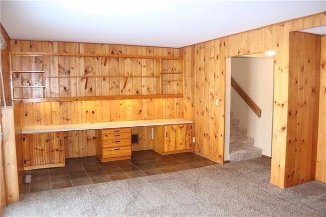 Building Photo - Conveniently located 3BR/3BA House with 2-...