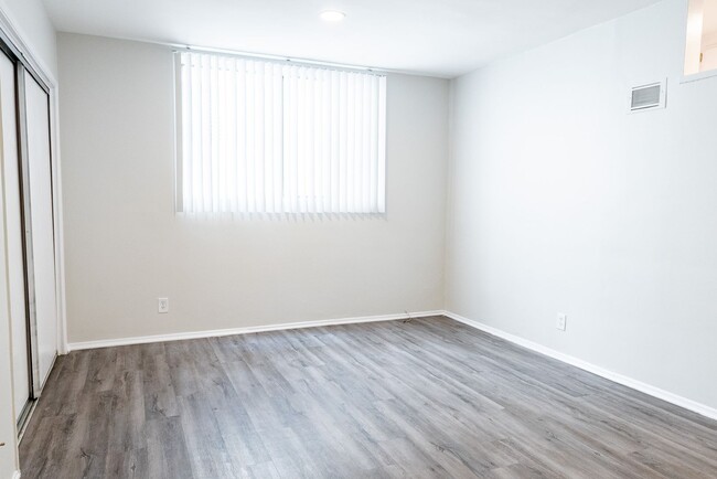 Interior Photo - 1275 Federal Ave