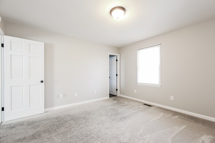 Building Photo - 207 Pinonwood Dr