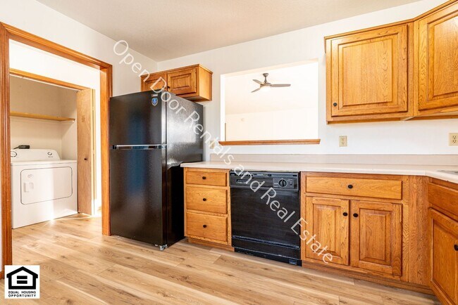 Building Photo - 1510/1512 Fieldstone Dr.