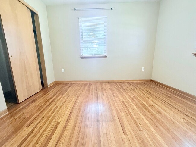 Building Photo - 4-Bed House in Cedar Falls