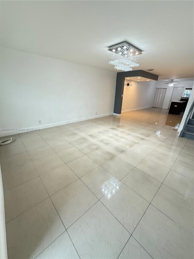 Building Photo - 5215 SW 40th Ave