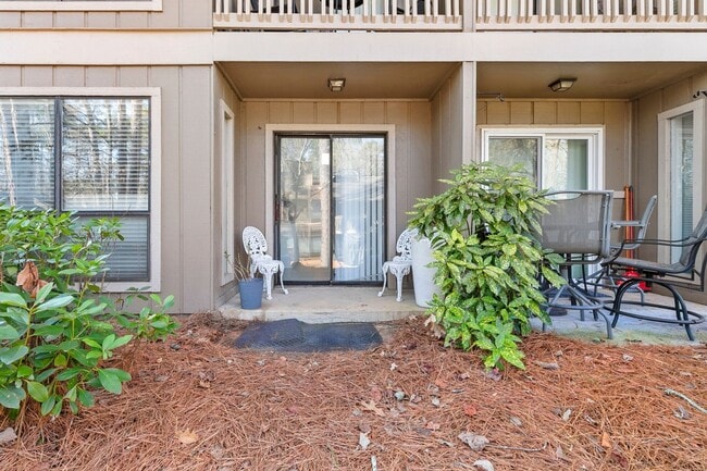 Building Photo - 8740 Roswell Rd