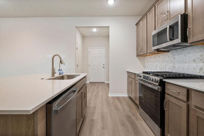 Building Photo - 108 Woodrow Ln