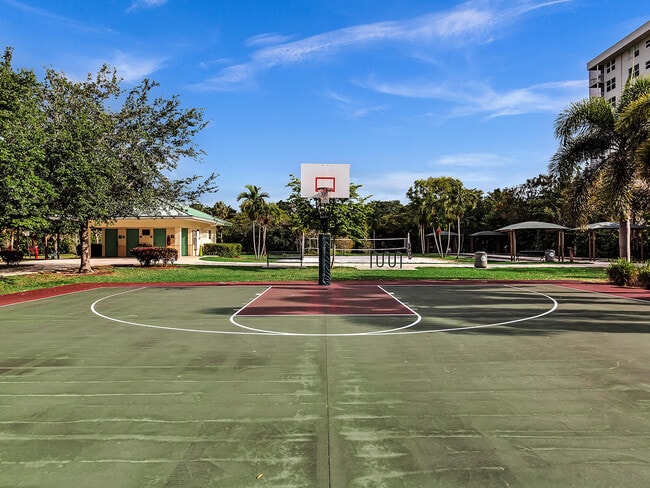 Building Photo - 625 Oaks Dr