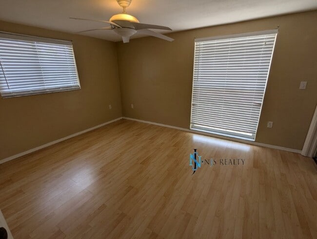 Building Photo - Beautiful 2/2/1 1600 Sq. Ft. with BONUS RO...