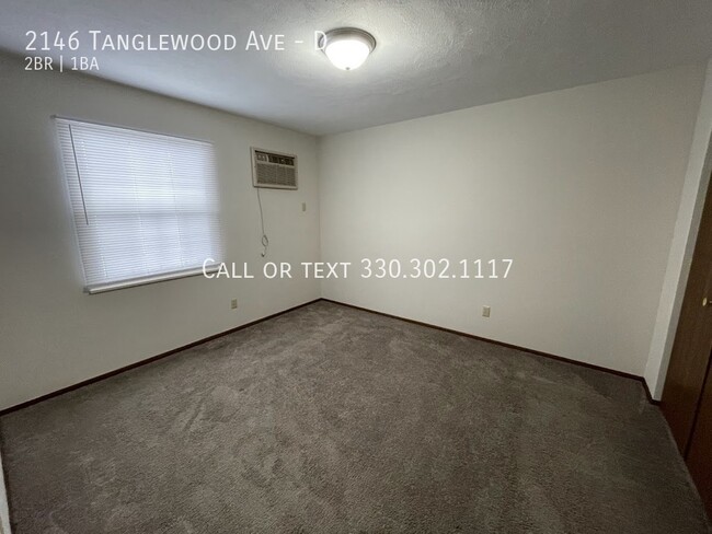 Building Photo - Two bedroom one bathroom second level apar...