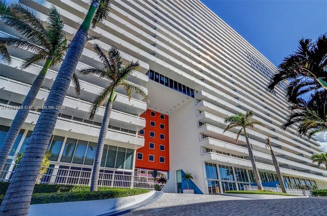 Building Photo - 1627 Brickell Ave